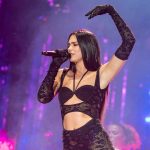 dua-lipa-look-concerto-tuta-catsuit-ANDREADAMO-GettyImages-1412160550
